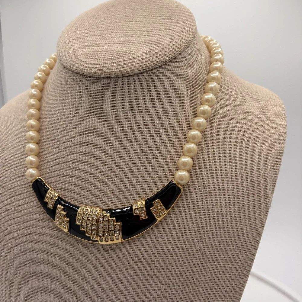 Vintage 1980s Faux Pearl Black‎ Enamel Rhinestone Statement Necklace Spring